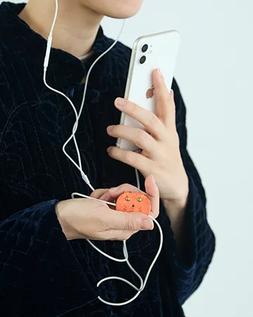 ネコ コードホルダー(S) コーラルオレンジ