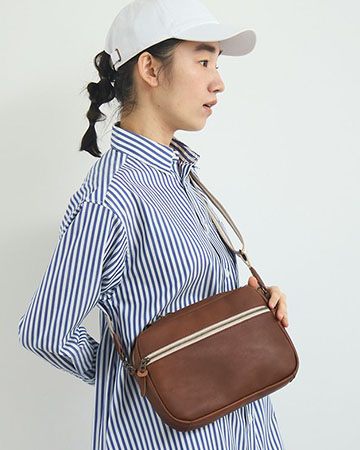 All story スクエアショルダーバッグ