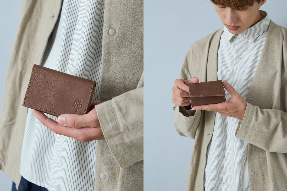スッキリとシンプルな「ドロップツリー スマートカードケース」